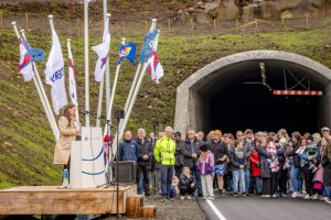 Video: Fámjinstunnilin latin upp fyri almennari ferðslu