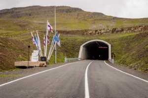 Myndarøð: Fámjinstunnilin letur upp